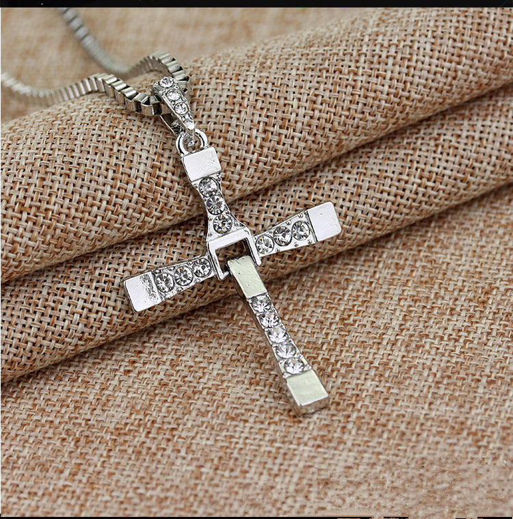 Rápido y el furioso Domingo toreto vino nueva película joyería clásica colgante de diamantes de imitación collares cruzados regalo de alta calidad
