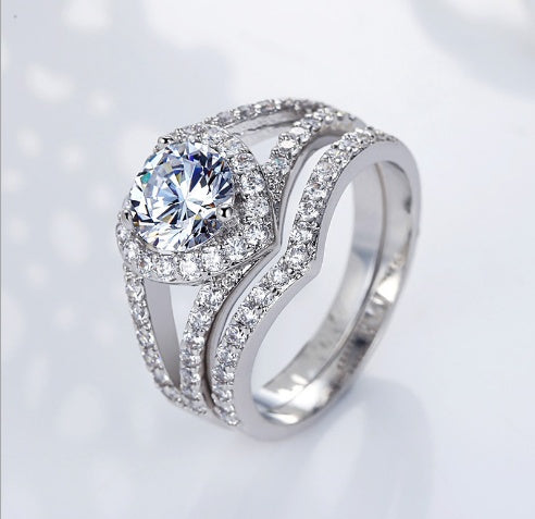 Anillo de diamantes en forma de corazón
