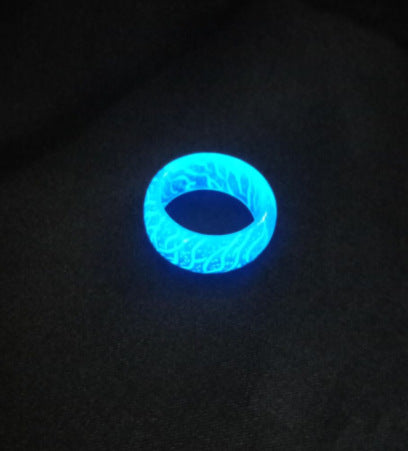 Anillo de resina luminoso de moda
