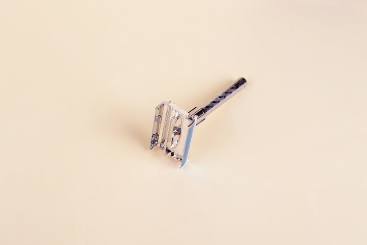 Simple classic men's vintage manual razor