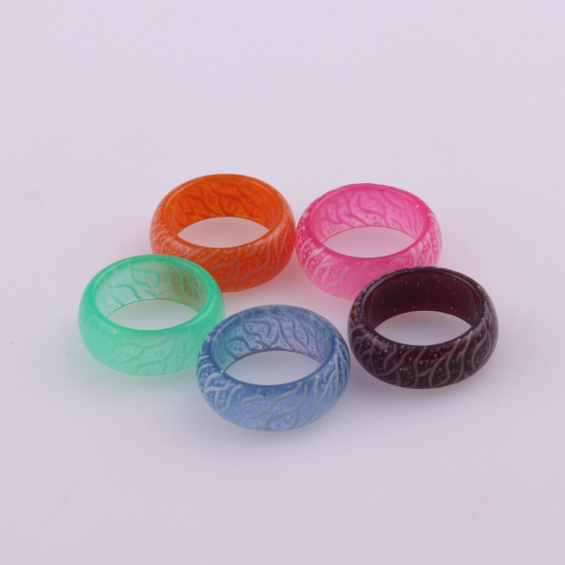 Anillo de resina luminoso de moda