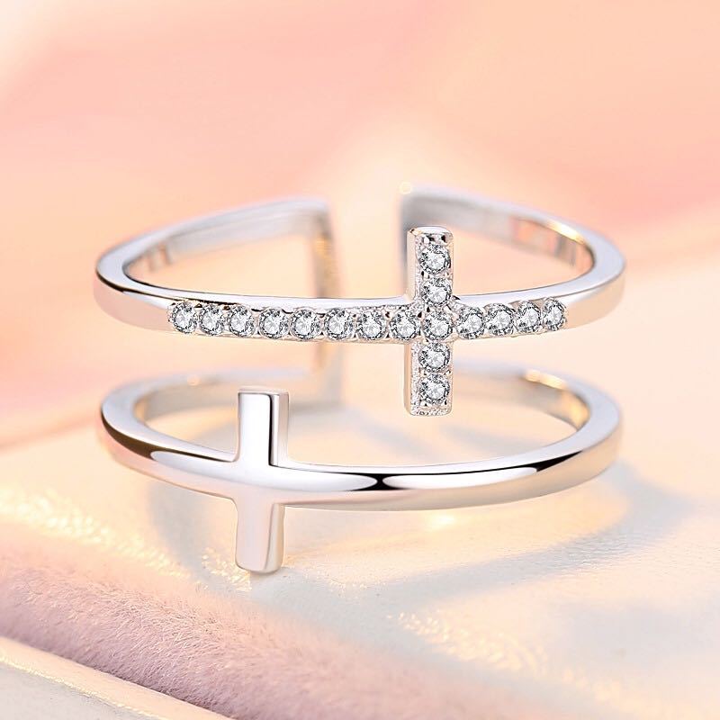 Anillo de circón con incrustaciones de cobre miniatura de doble cruz