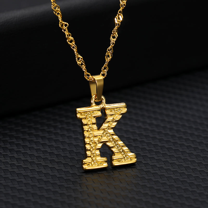 COLLAR COLGANTE chapado en oro de 26 letras