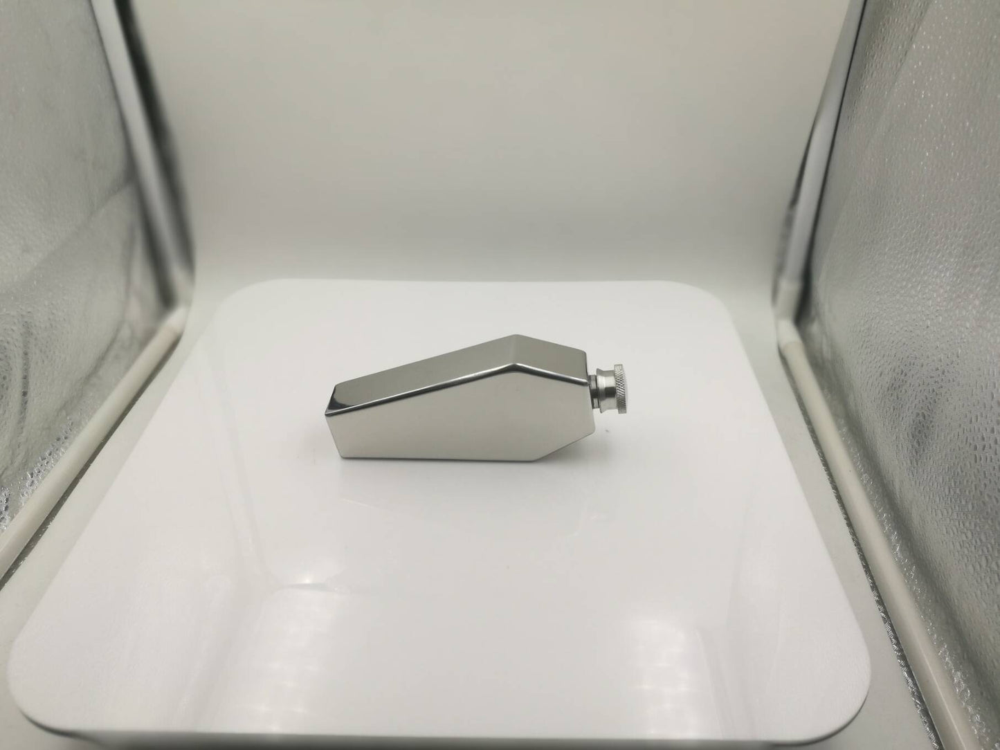 Stainless steel flagon