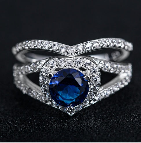 Anillo de diamantes en forma de corazón