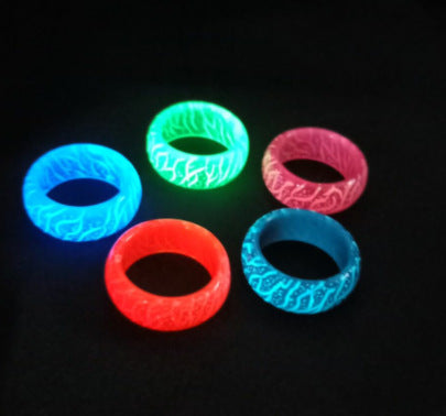 Anillo de resina luminoso de moda