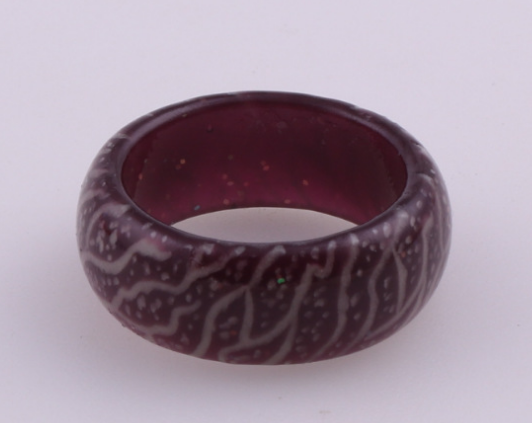 Anillo de resina luminoso de moda