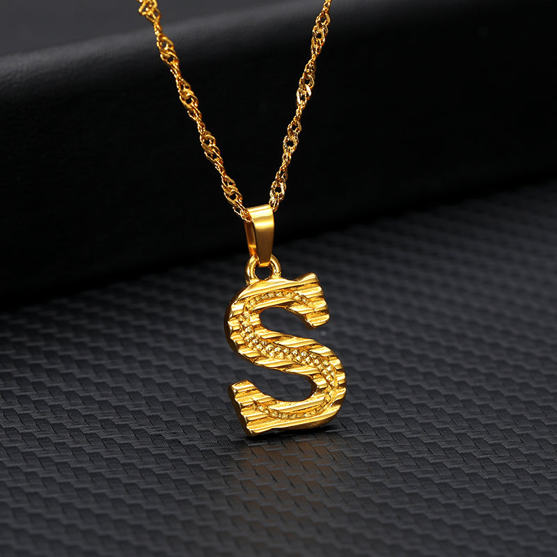 COLLAR COLGANTE chapado en oro de 26 letras