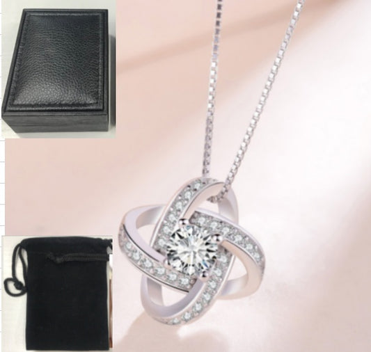Collar de trébol de cuatro hojas de plata esterlina