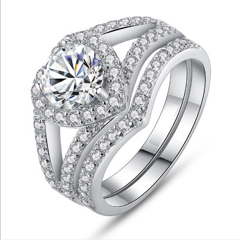 Anillo de diamantes en forma de corazón