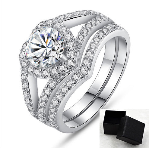 Anillo de diamantes en forma de corazón