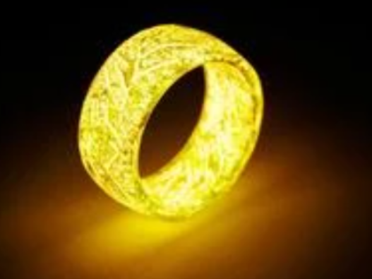 Anillo de resina luminoso de moda