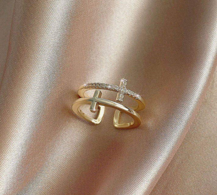 Anillo de circón con incrustaciones de cobre miniatura de doble cruz