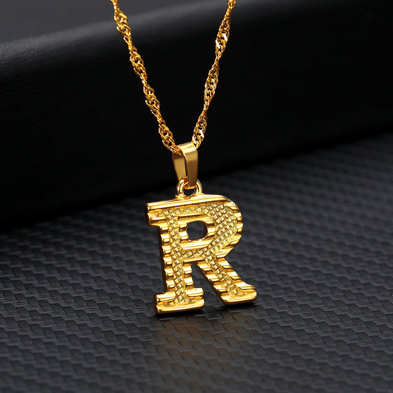 COLLAR COLGANTE chapado en oro de 26 letras
