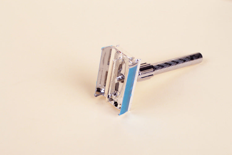 Simple classic men's vintage manual razor