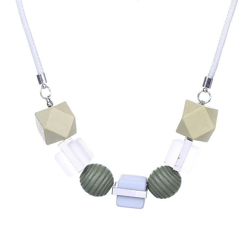COLLAR COLGANTE de madera de colores
